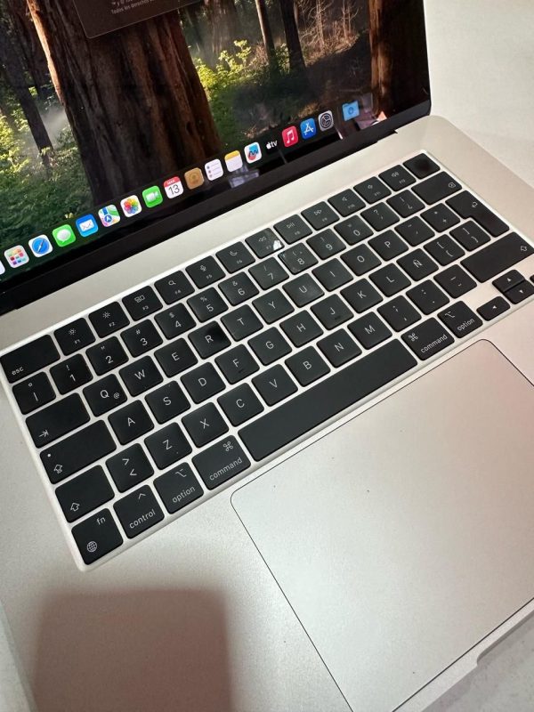 MacBook Air 15” M3 8GB RAM 256GB SSD cod: 19005-13 - Imagen 5